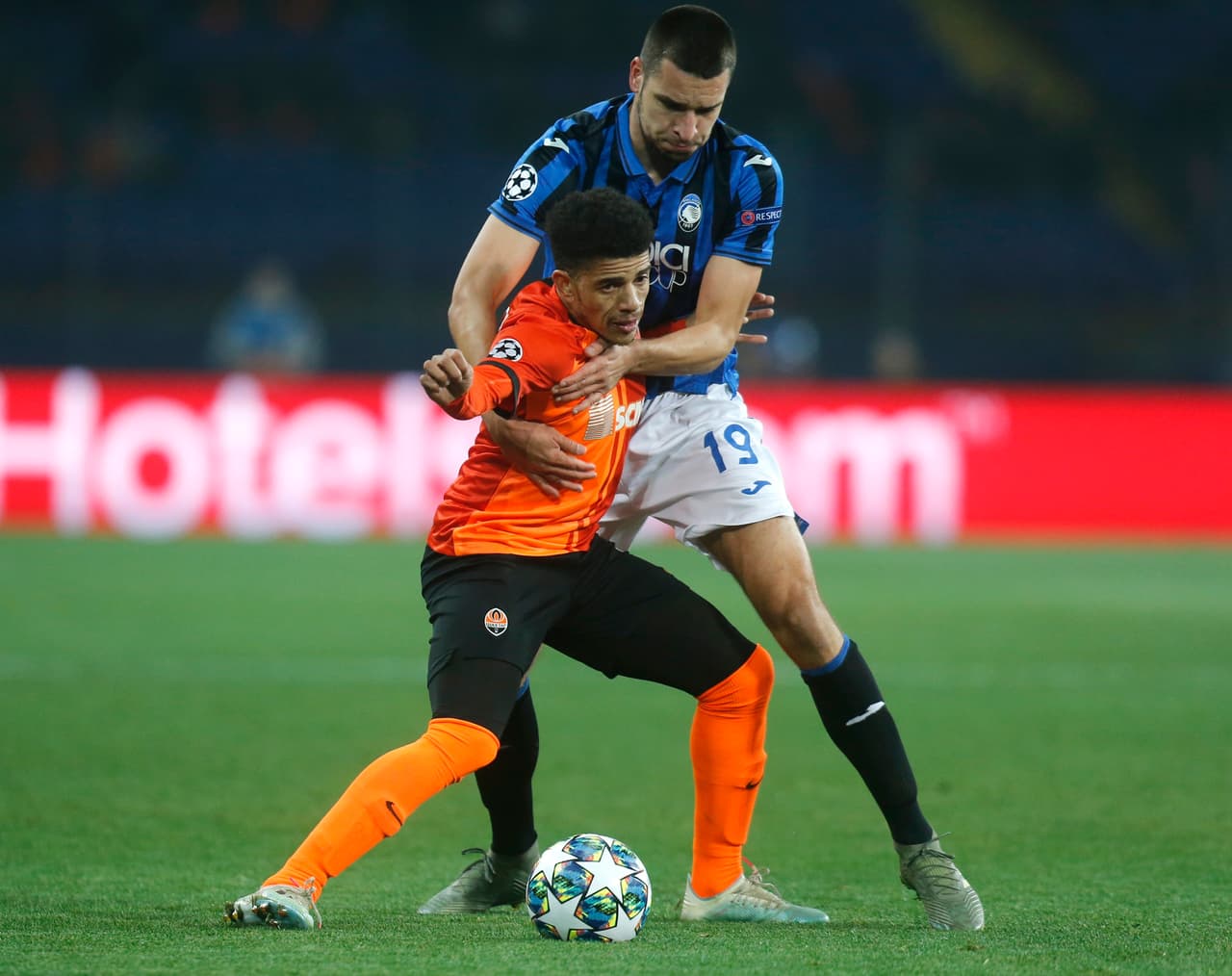 Con goles de Timothy Castagne, Mario Pasali´c y Robin Grosens, Atalanta golea y se mete a los Octavos de Final de la UEFA Champions League.