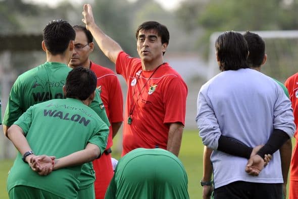 Otro argentino dirigiendo una selección, Gustavo Quinteros a cargo de Bolivia debuta en un torneo semejante. Le toca una brava, arrancar ante Argentina, ahí se verá.
