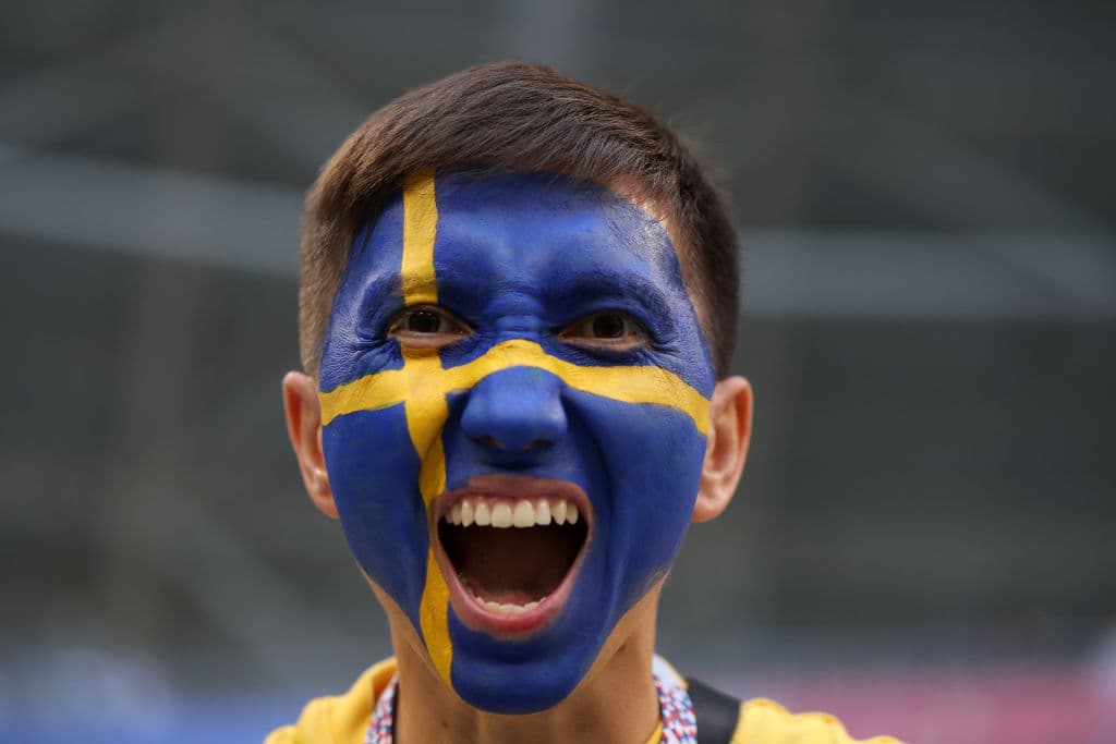 La fiesta y el colorido se viste de alegría entre los hinchas en el enfrentamiento entre Suecia e Inglaterra en los cuartos de final, la definición del tercer semifinalista del Mundial de Rusia 2018.