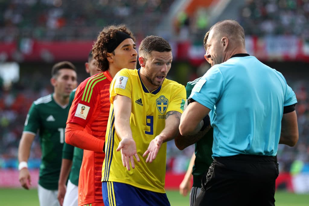 Pitana sentenció la peligrosa falta en una nueva decisión que afectaba al equipo mexicano.