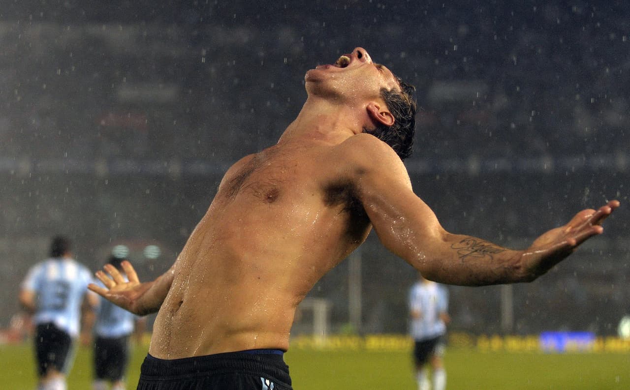 La gloria cayó sobre un Palermo cuya historia parece cinematográfica, en medio de las dificultades pero con la alegría de convertirse en ídolo con ese tanto.