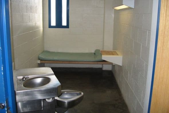 El 21 de diciembre del 2011, fue sentenciado a 90 días de prisión por el cargo de agresión a Jose Harris. Floyd llegó a un acuerdo con los fiscales, se declara culpable por delito menor de agresión, pero retiraban el cargo de felonía por robo, también se declaró inocente de dos cargos de delito el acoso, derivadas de las amenazas a sus hijos.