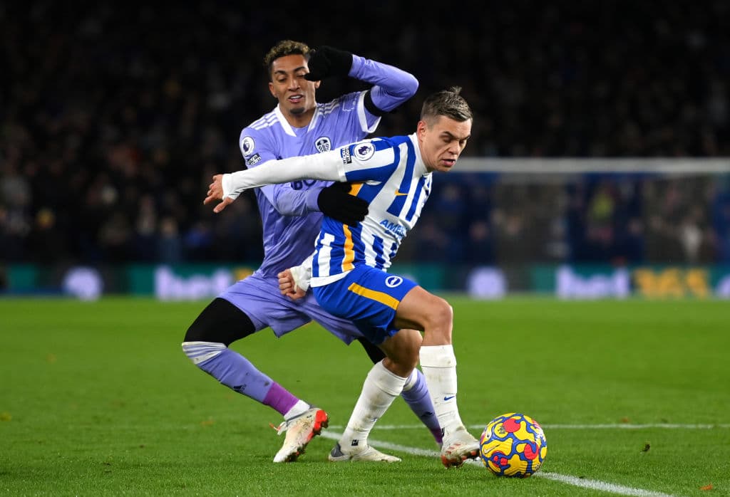 Arsenal no sufre en casa y vence 2-0 al Newcastle United, Aston Villa le hace la diablura al Crystal palace y les pegan 1-2, Liverpool muestra su poderío goleando 4-0 al Southampton y Brighton & Hove Albion no se hace daño con el Leeds United y firman el 0-0.