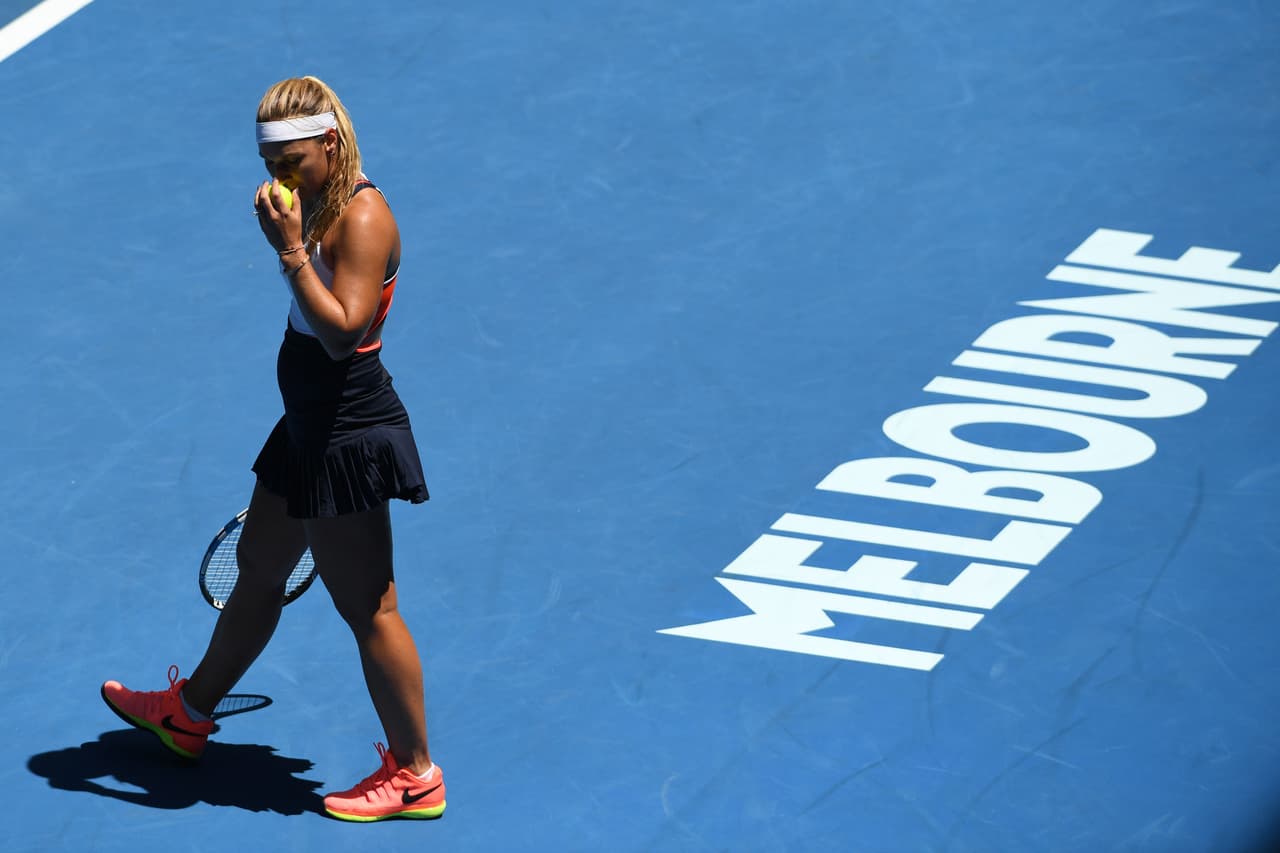 Dominica Cibulkova derrotó a Su-Wei Hsieh con sets 6-4, 7-6 (8) en el juego de segumda ronda. La checa, en el 'Top-5' actual de la WTA, cerró muy bien su 2016 y buscará el título, a lo que añade su espectacular figura atlética que con sus bellas sonrisa y mirada la hacen muy atractiva para los fanáticos.