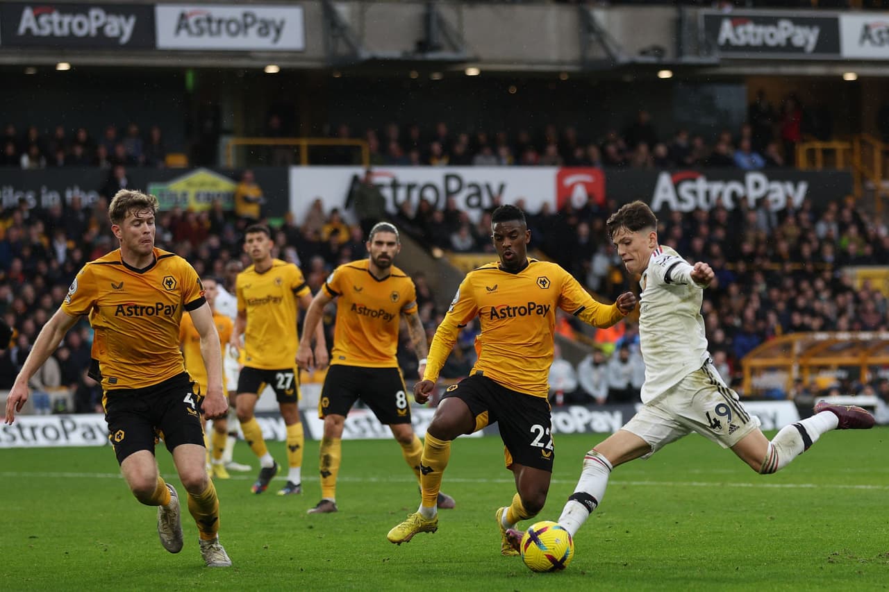 El Wolverhampton Wanderers donde milita el mexicano Raúl Jiménez, cierra el año 2022 con una derrota gracias al solitario gol de Marcus Rashford del Manchester United en la jornada 18 de la Premier League.