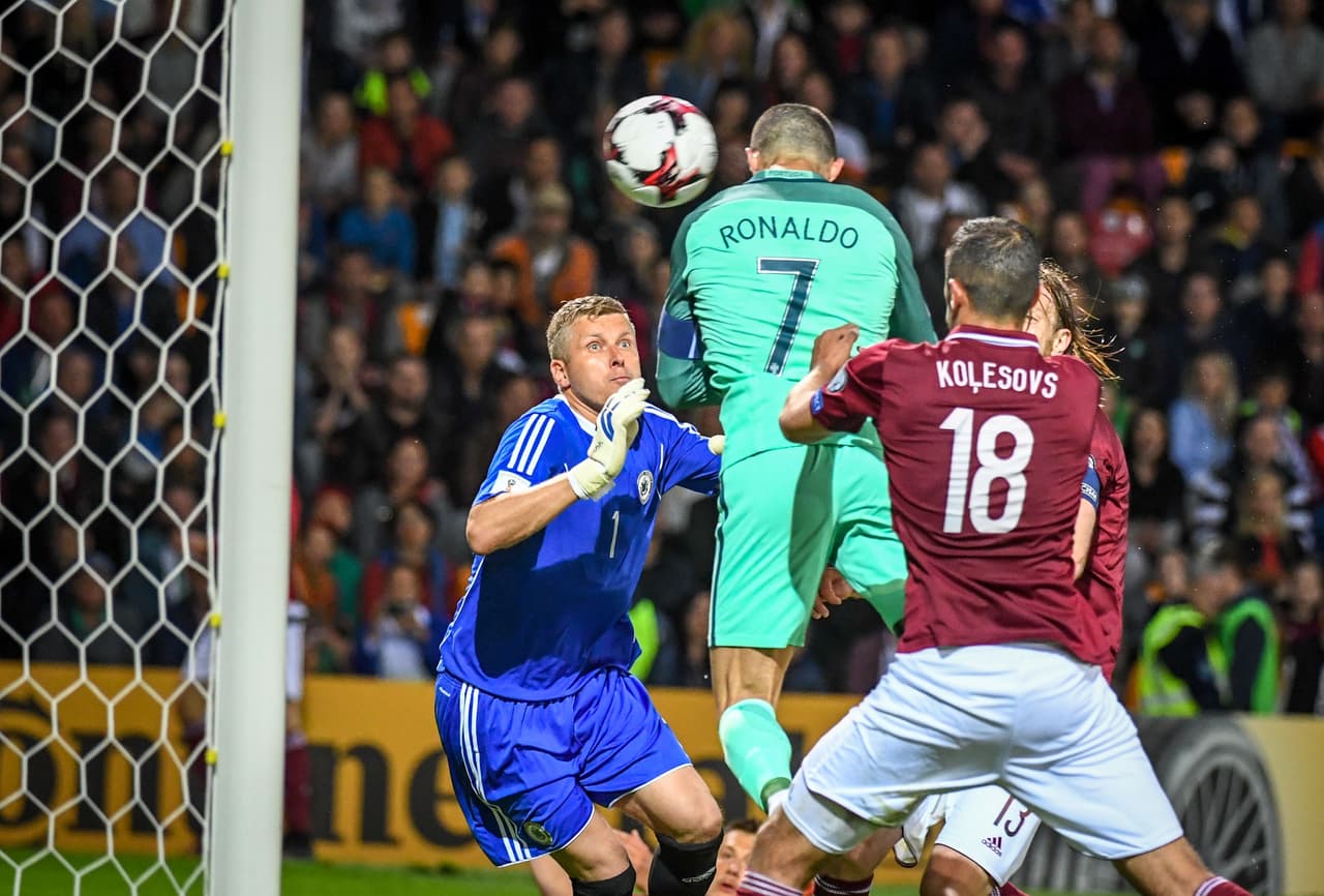 Pensando en la Copa Confederaciones, Portugal ganó 3-0 de visita en Letonia. Pero están en el subliderato del Grupo B con 15 puntos, a tres de Suiza.