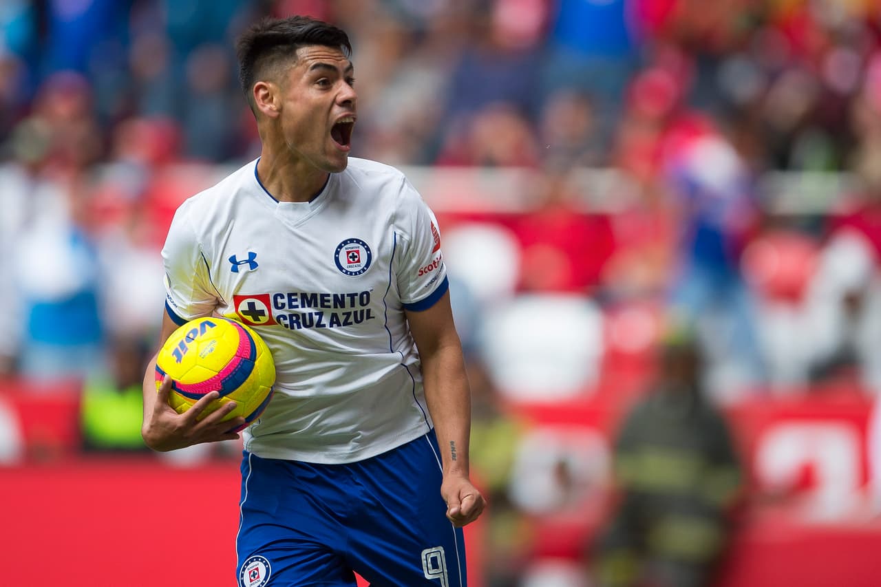 Felipe Mora igualó los cartones al minuto 66 tras rematar de pierna derecha un balón que quedó suelto en el área rival.