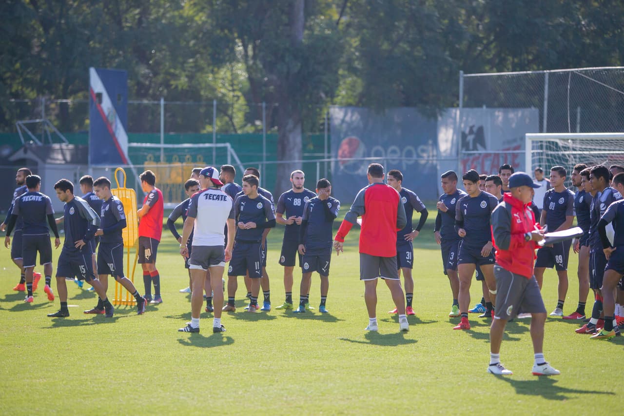 Los dirigidos por Matías Almeyda contaron con la sorpresa del regreso al grupo de Oswaldo Alanís, que tras no llegar en primera instancia a un acuerdo fue relegado a entrenar con la segunda.