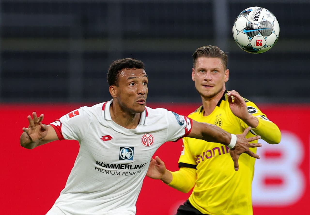 El Mainz da un gran paso para mantenerse en la Bundesliga y se separa cinco puntos de la zona de descenso trsa vencer a domicilio 0-2 al Borussia Dortmund.