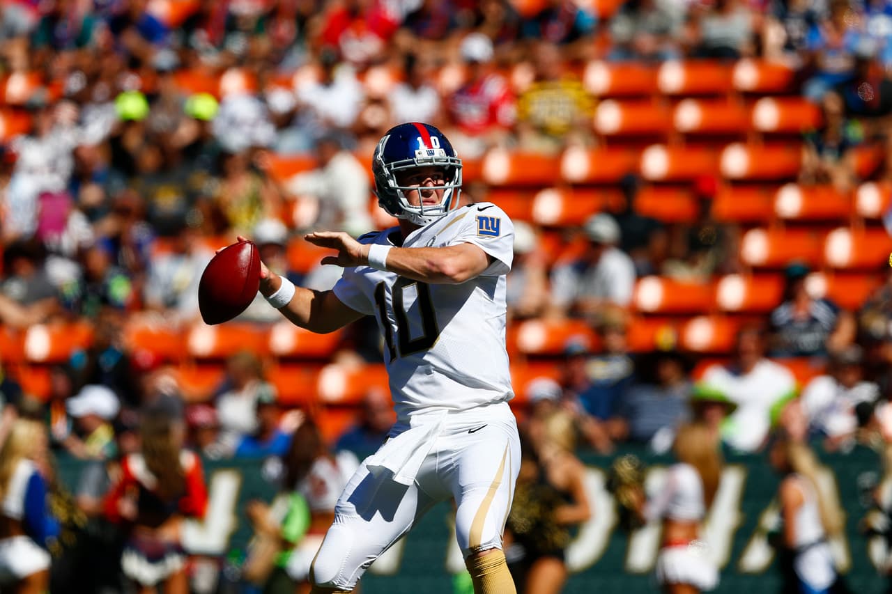 ELI MANNING - Quarterback Seleccionado por San Diego Chargers en la 1ª. Ronda, Pick 1 en el Draft de 2004 pero cambiado casi de inmediato a los New York Giants que había reclutado a Philip Rivers. Eli nunca se puso el jersey de los Chargers y con el de los Giants lleva 2 títulos en el Super Bowl.