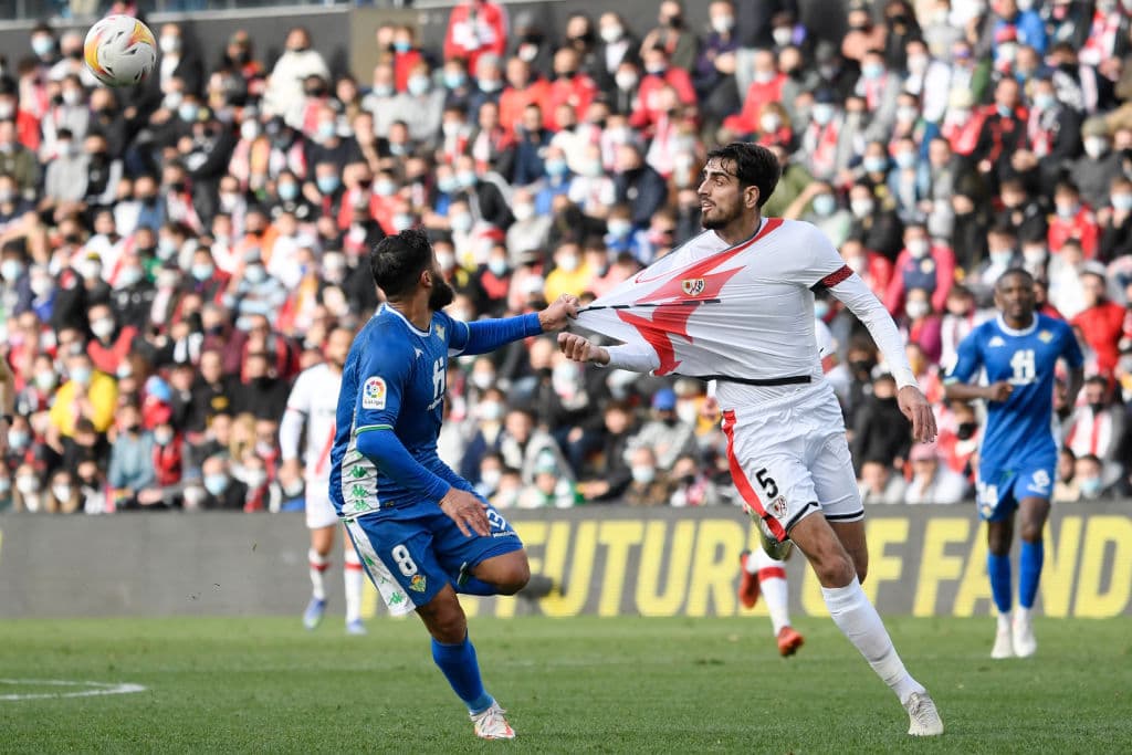 Rayo Vallecano le empata al Real Betis 1-1 durante la J 20 en La Liga. Sergio Canales ponía a los béticos arriba al 45'+2', pero fue Iván Balliu al 70' quien igualó el marcador y permitió que se repartieran puntos. Andrés Guardado ingresó al 39', mientras que Diego Lainez estuvo en la banca.