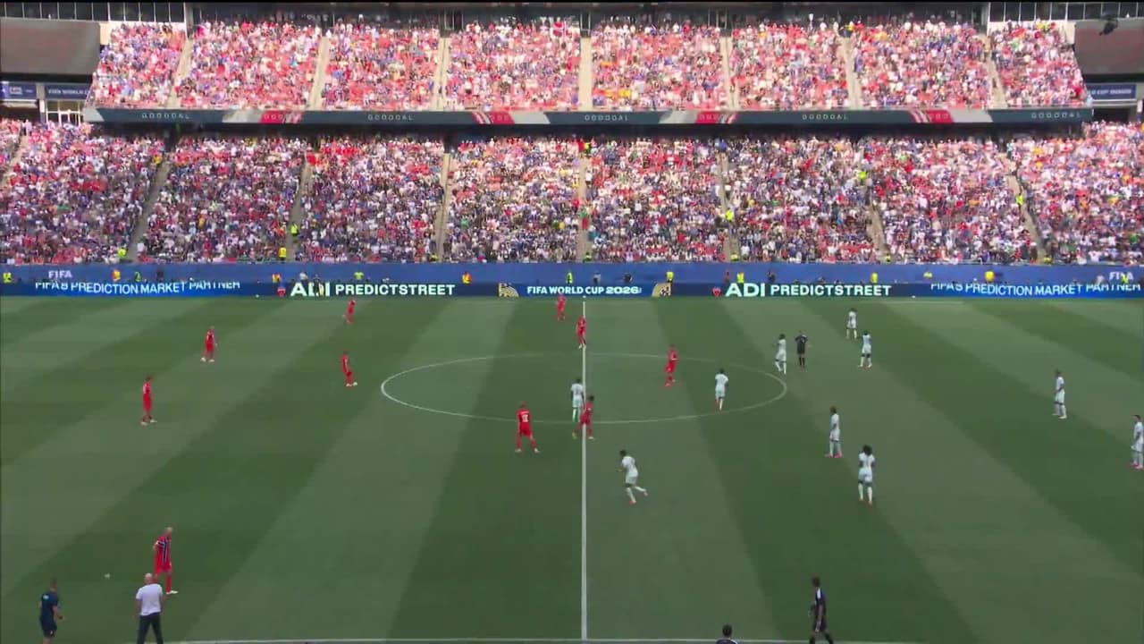 ¡GOL!  anota para Noruega. Thelo Aasgaard