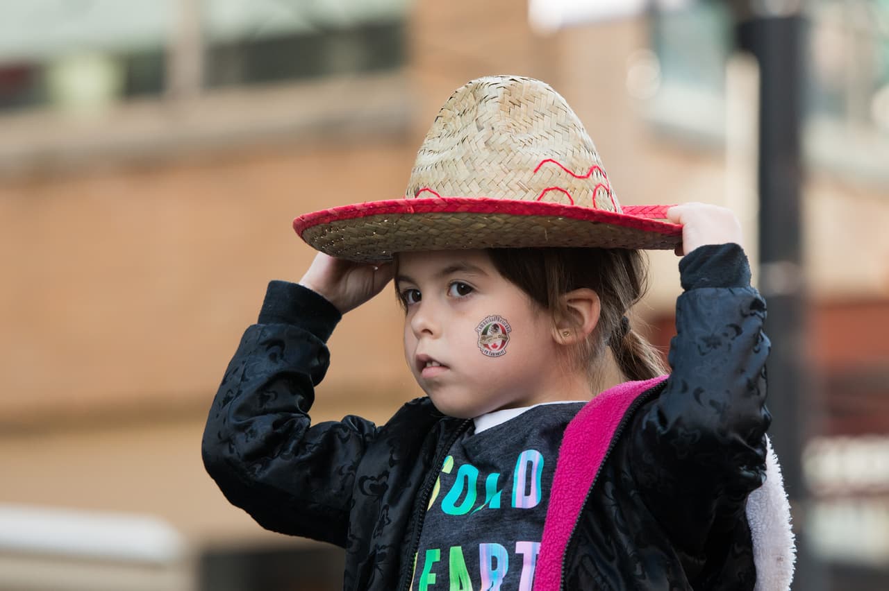 Aficionados mexicanos le ponen color a la fiesta en Canadá durante el partido de la eliminatoria al Mundial 2018.