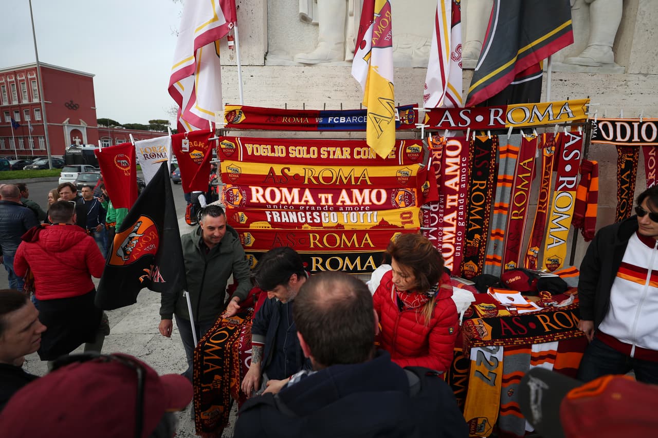 Los alrededores tuvieron todo el colorido típico de un partido con grandes retos para los locales.