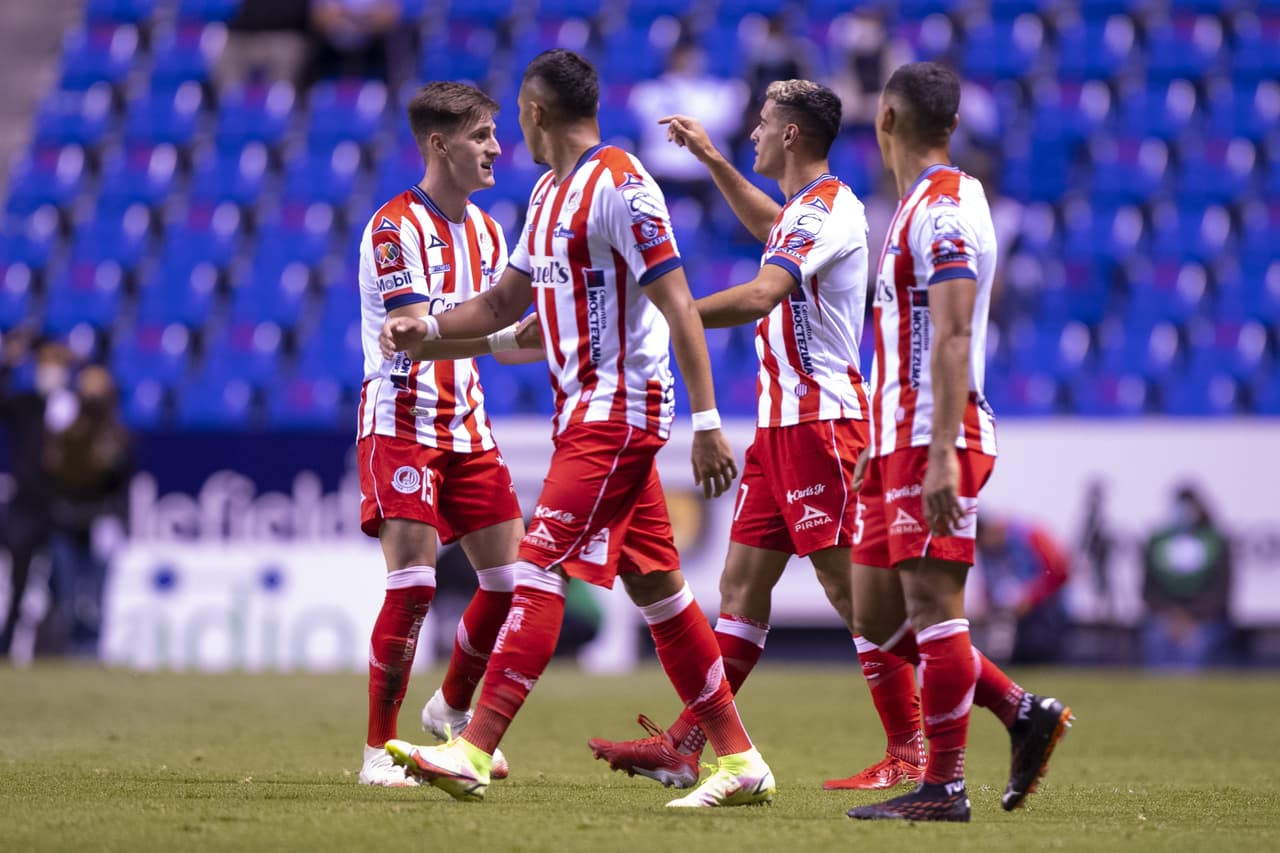 Hasta que al 43, un servicio de Facundo Waller encontró a un solo Germán Berterame en el área.