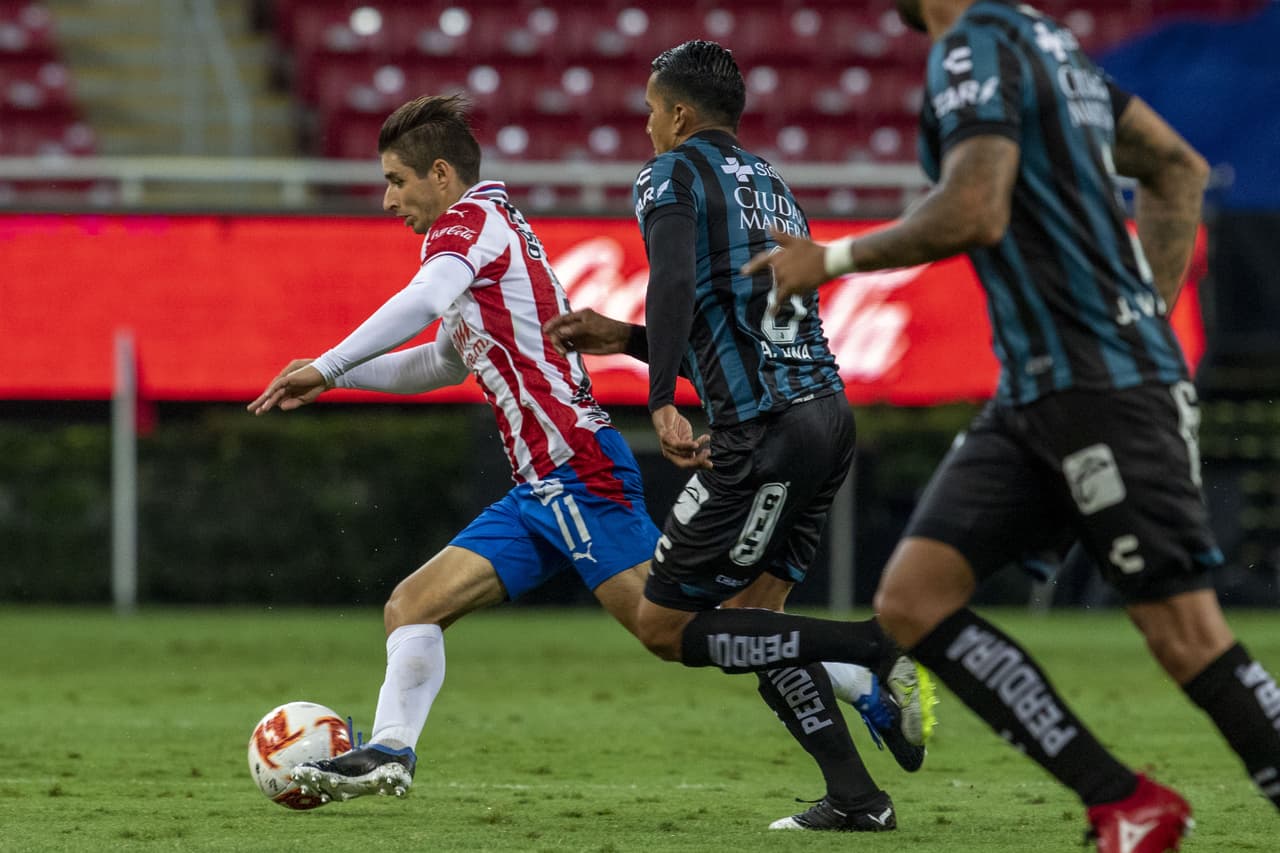 J.J. Macías no consigue anotar un penal al minuto 90+3 y Las Chivas terminan empatando en casa frente al Querétaro.
