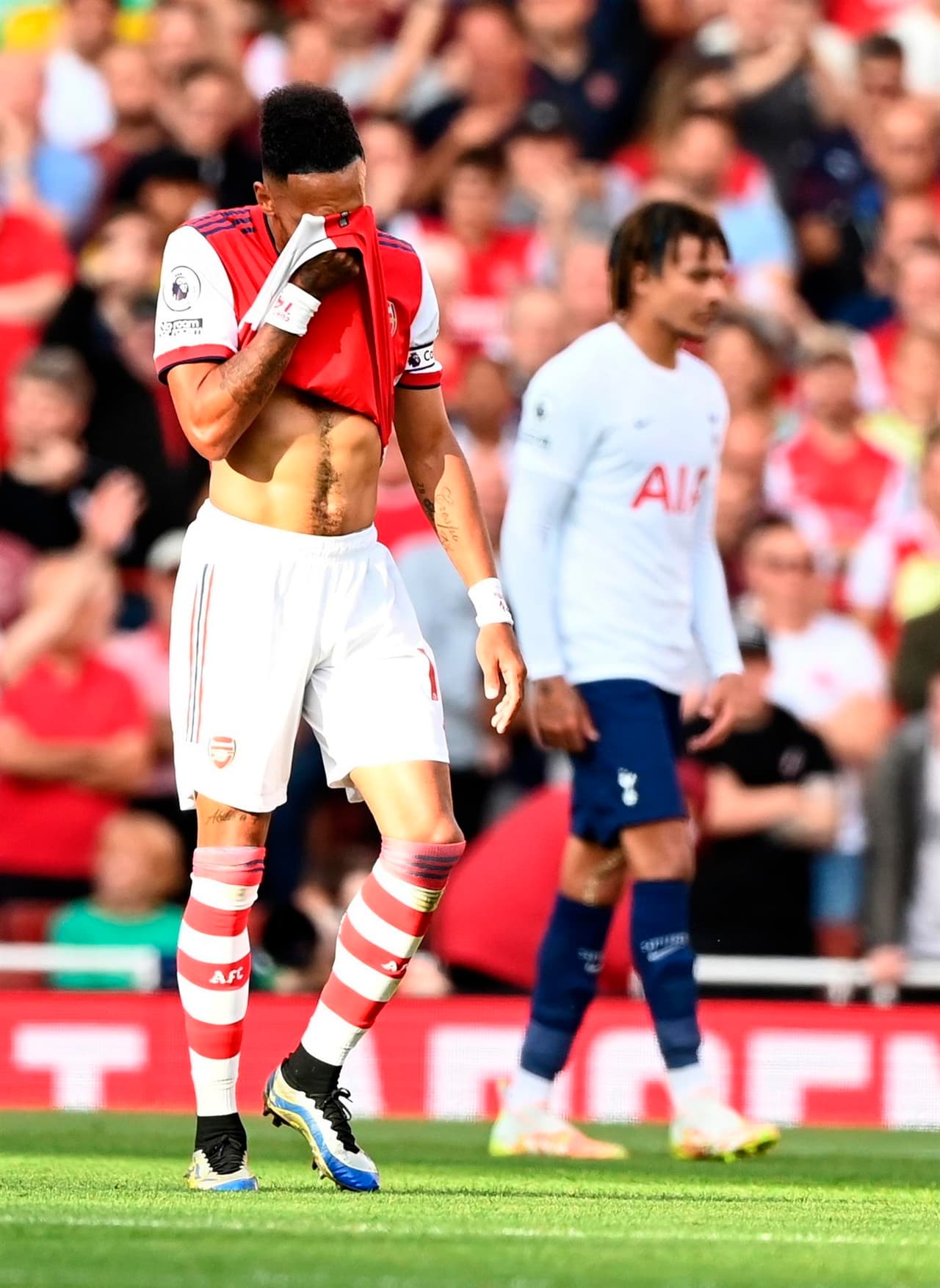 Tottenham cae ante un encendido Arsenal con marcador de 3-1 durante la sexta fecha en la Premier League. En menos de 35 minutos ya habían caido las anotaciones de Emile Smith Rowe, Aubameyang y Bukayo Saka. Para los Spurs descontó Son Heung-Min al minuto 79' del encuentro.