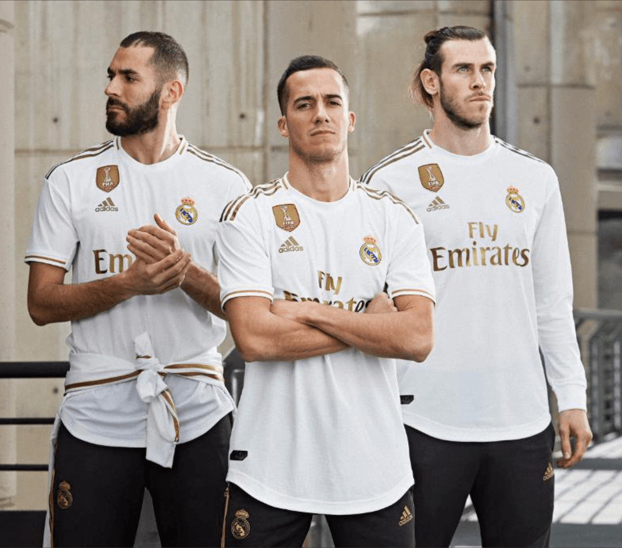 Este jersey conserva la línea del estilo habitual del Real Madrid. Recupera el dorado de la temporada 2011/12.