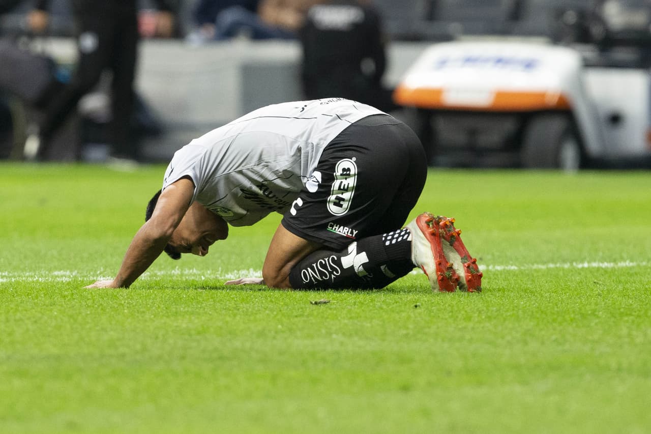 Un gol agónico de Ariel Nahuelpán le propicia el segundo descalabro en fila a Rayados en su propia casa.