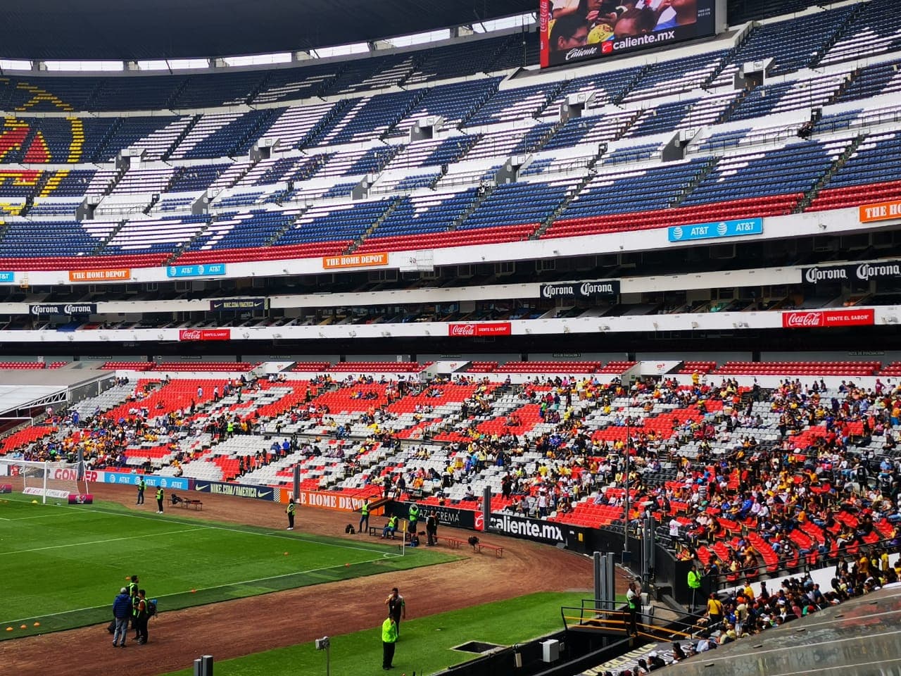 En el Estadio Azteca se vive la antesala de la Semifinal de la Liga MX Femenil Clausura 2019 entre América y Tigres.
