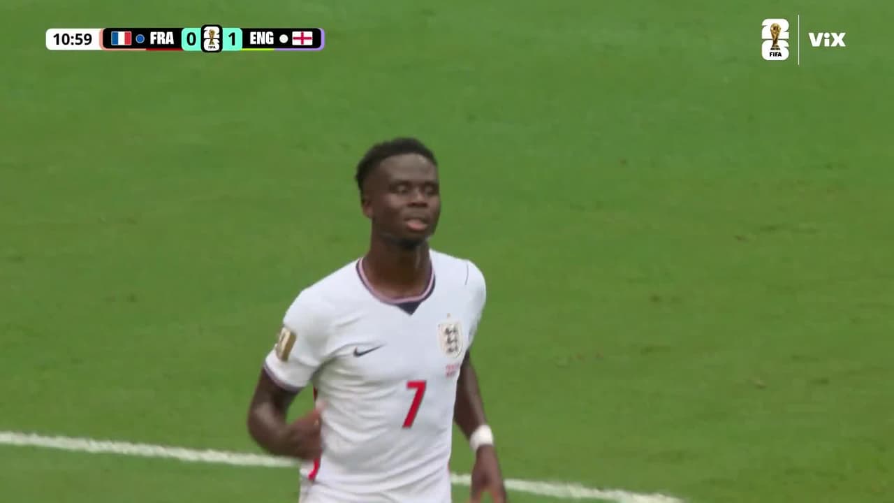 ¡No vale! Saka marca, pero el fuera de lugar lo deja sin gol