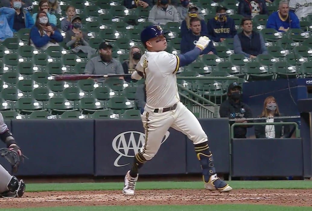 Luis Urías produce carrera en derrota de Cerveceros