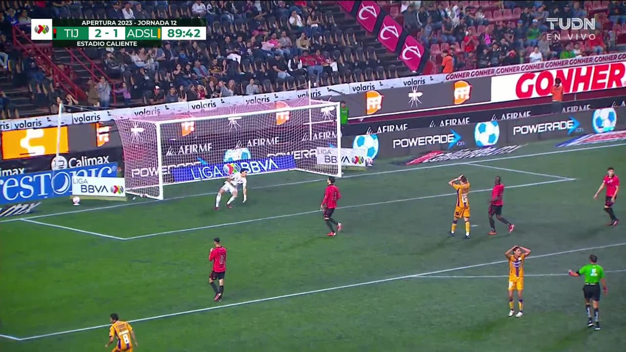 ¡TIRO ATAJADO! disparo por Ricardo Chávez.