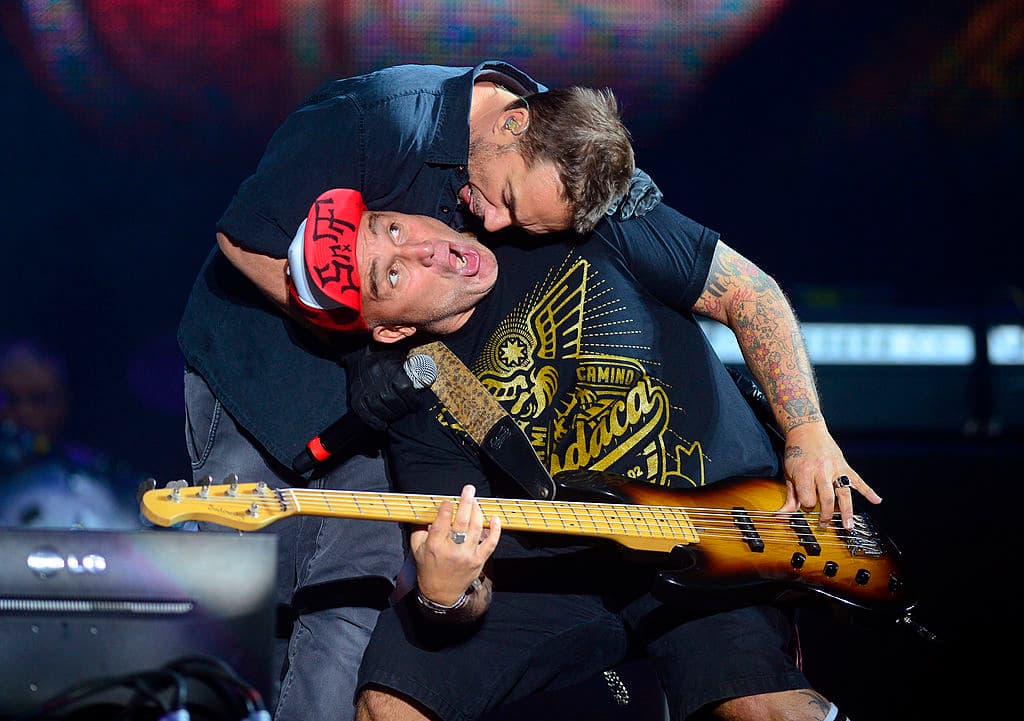 ‘Rompan Todo’ o ‘Break It All’ es, probablemente, uno de los mejores regalos que Netflix nos pudo dar en vísperas de Año Nuevo.