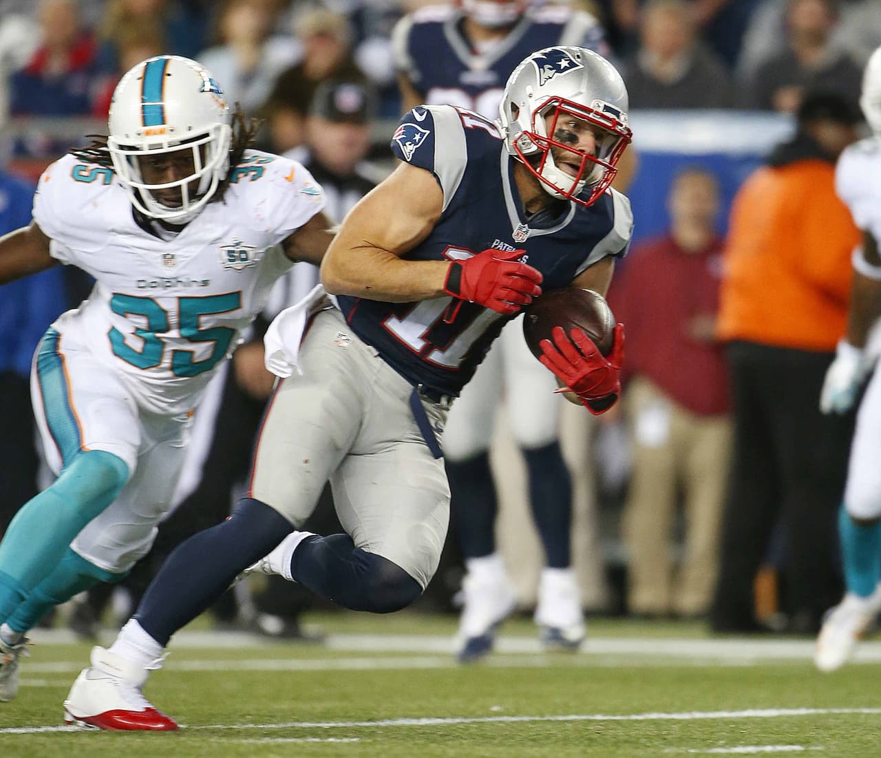 4. Los New England Patriots juegan a la antigua. Balance es el nombre del juego. Un sistema ofensivo efectivo, respetuoso de los principios básicos del futbol americano siempre le ganará a las supuestas innovaciones experimentales; una defensa consistente durante 60 minutos siempre vencerá a las grandes estadísticas ofensivas.