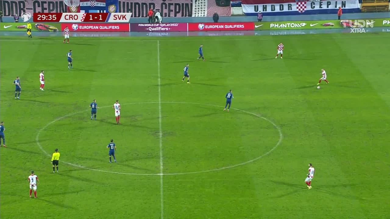 ¡TIRO ATAJADO! disparo por Mario Pasalic.