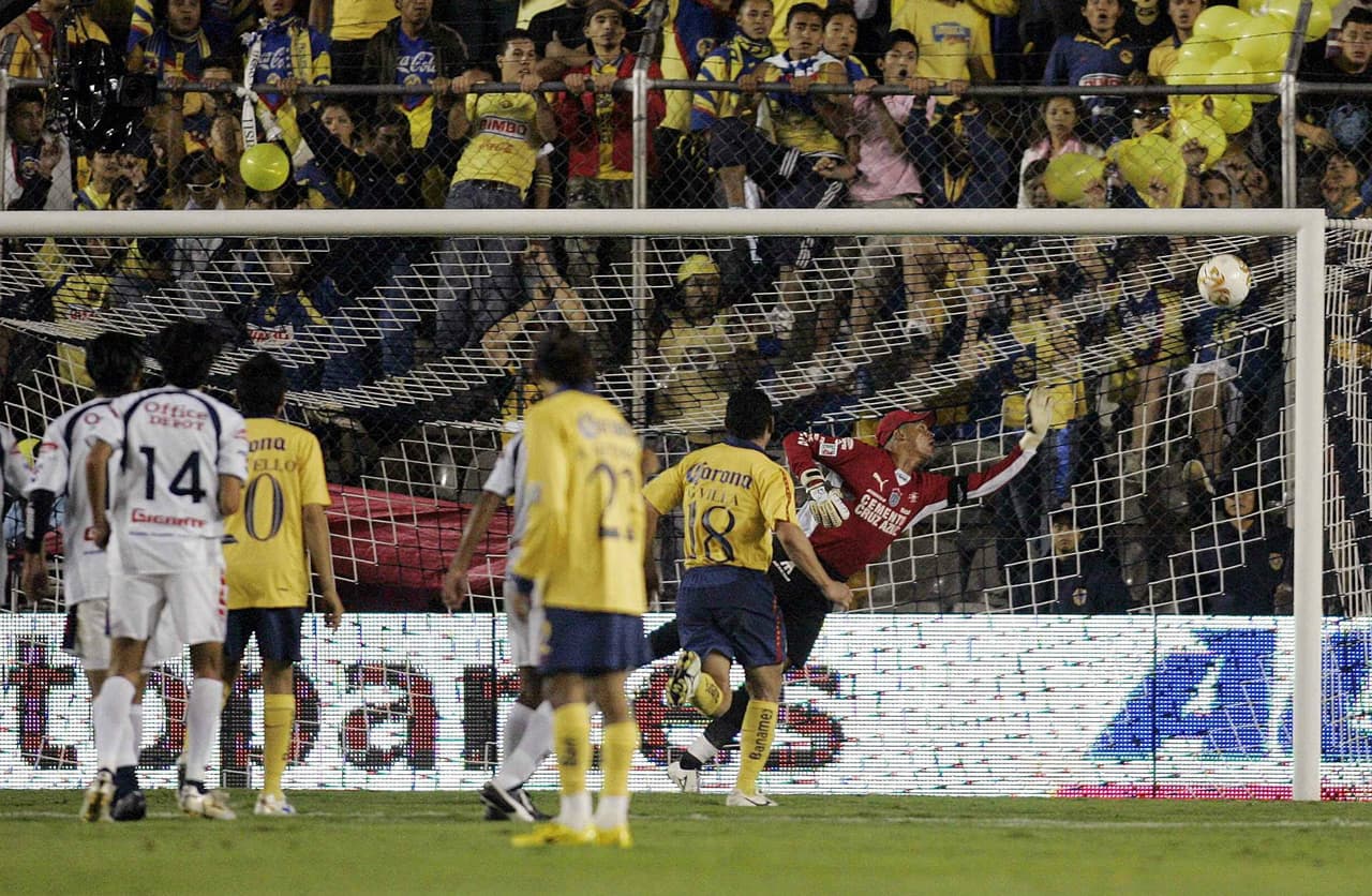 Las Águilas por su parte tuvieron un buen torneo y fueron terceros con 30 unidades. Aquel torneo contaban con el plus de que el ídolo del equipo, Cuauhtémoc Blanco, se despedía. Llegó a la final tras eliminar al Atlas y a Chivas.