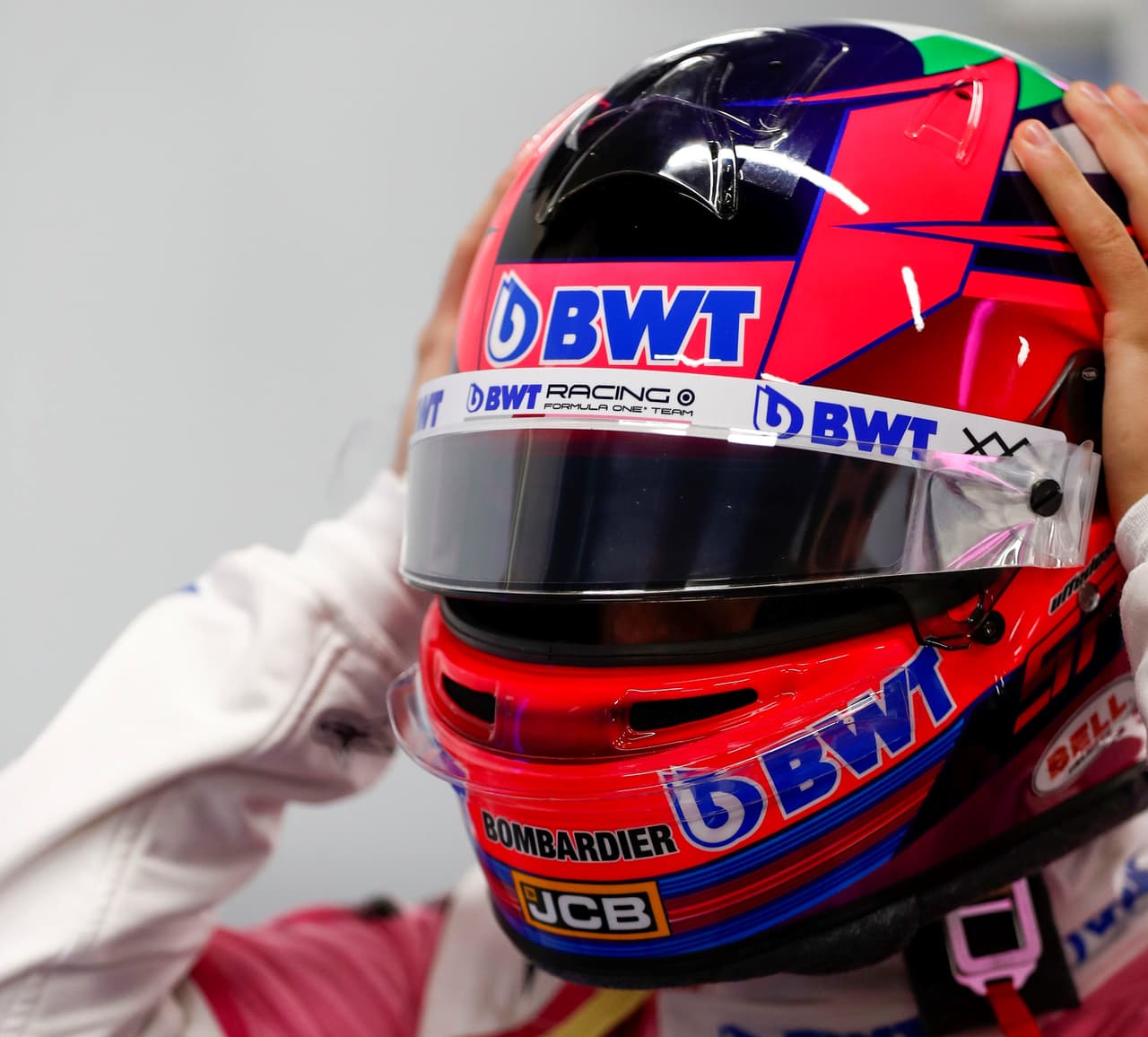 La gran sorpresa de la jornada fue la actuación del mexicano Sergio Pérez, tercero con su Racing Point, a 399 milésimas de Hamilton. Max Verstappen (Red Bull) quedó cuarto.