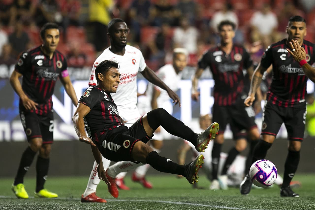 Con goles de Leonel Miranda y Ariel Nahuelpan, Tijuana gana en casa y se lleva los tres puntos.