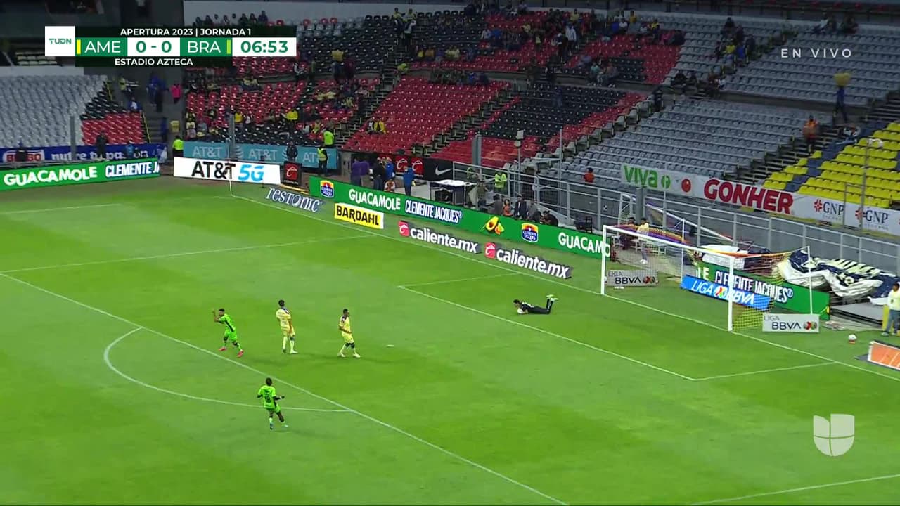 ¡TIRO ATAJADO! disparo por Aitor García.