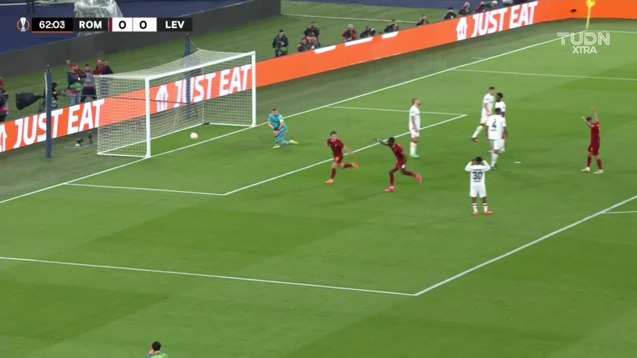 ¡TIRO ATAJADO! disparo por Tammy Abraham.