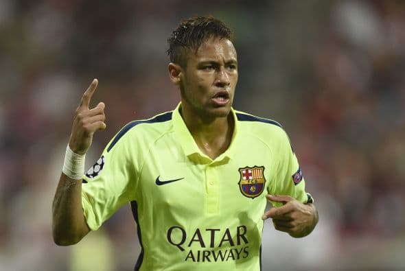 El brasileño Neymar se convirtió en el segundo jugador en toda la historia de la Champions League en marcar gol en los partidos ida y vuelta en cuartos de final y semifinales, se une a Fernando Morientes.