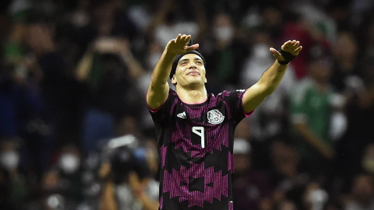 Raúl Jiménez presume el nacimiento de su segundo hijo