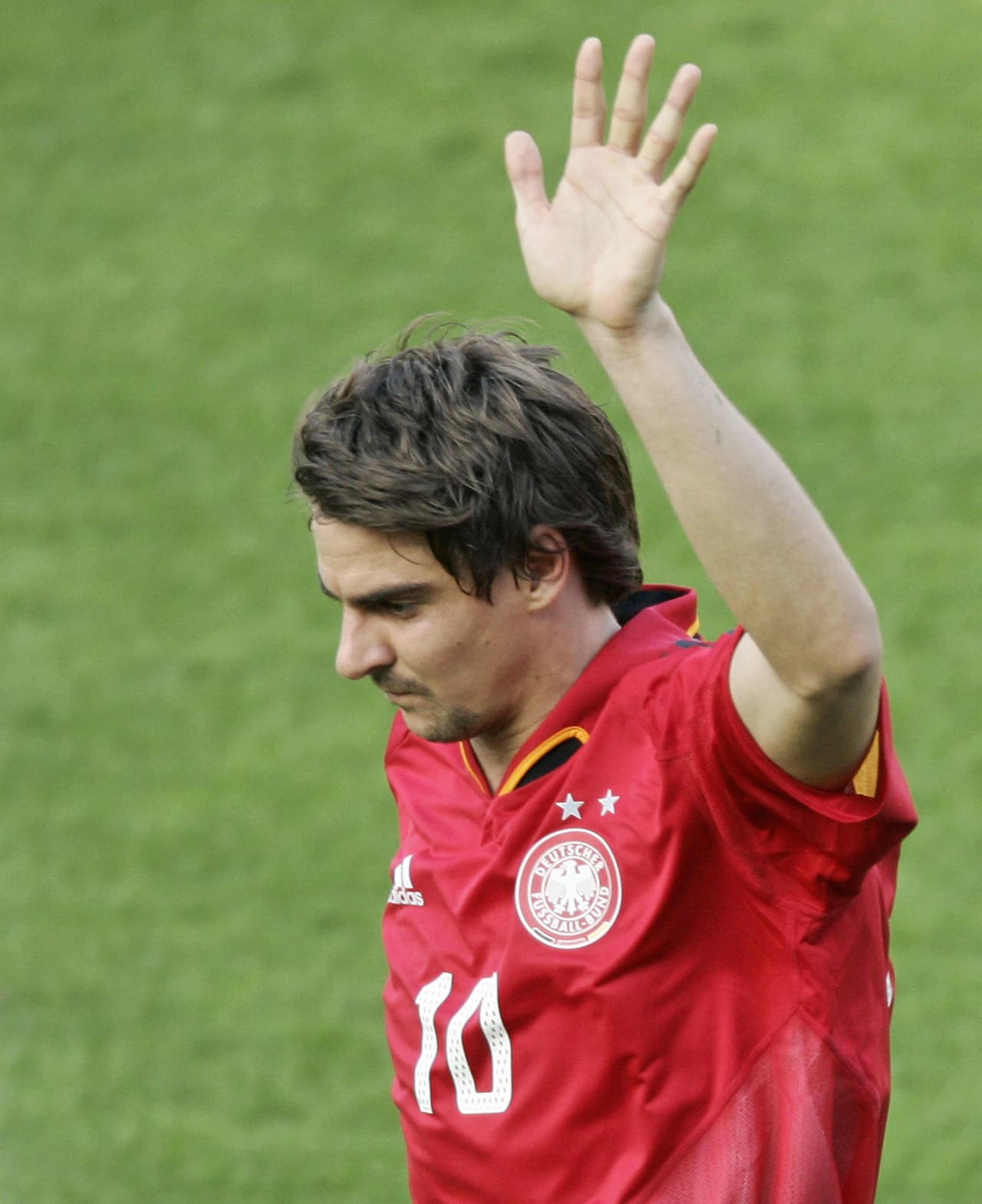 La presión lo devoró cuando fue fichado por el Bayern en 2002, aconsejado por su propio técnico en el Hertha: 'Tuve que quedarme callado y me sentí muy solo'. Con solamente 27 años, se retiró del fútbol profesional en el 2007.