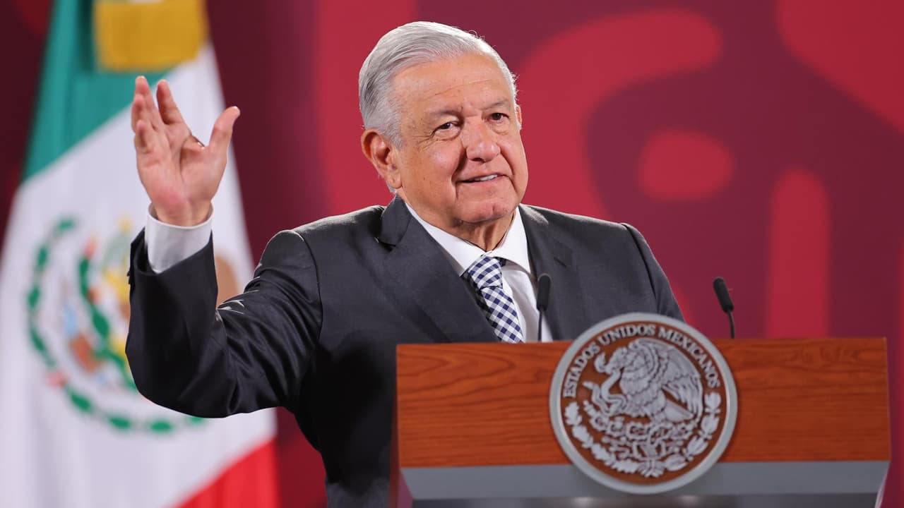 AMLO pide al Tri ganar el Mundial y felicita a Pachuca y Checo Pérez