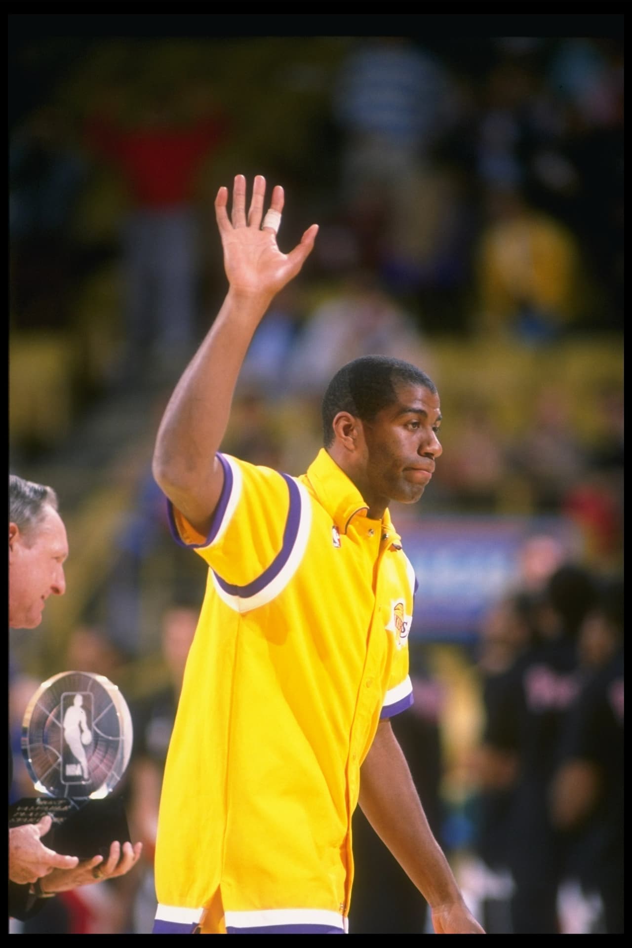 El caso de Earvin 'Magic' Johnson es uno de los más memorables tras su retiro por ser portador del VIH. Aún así la enfermedad no ha llegado a desarrollar y eso le permitió volver a competir.