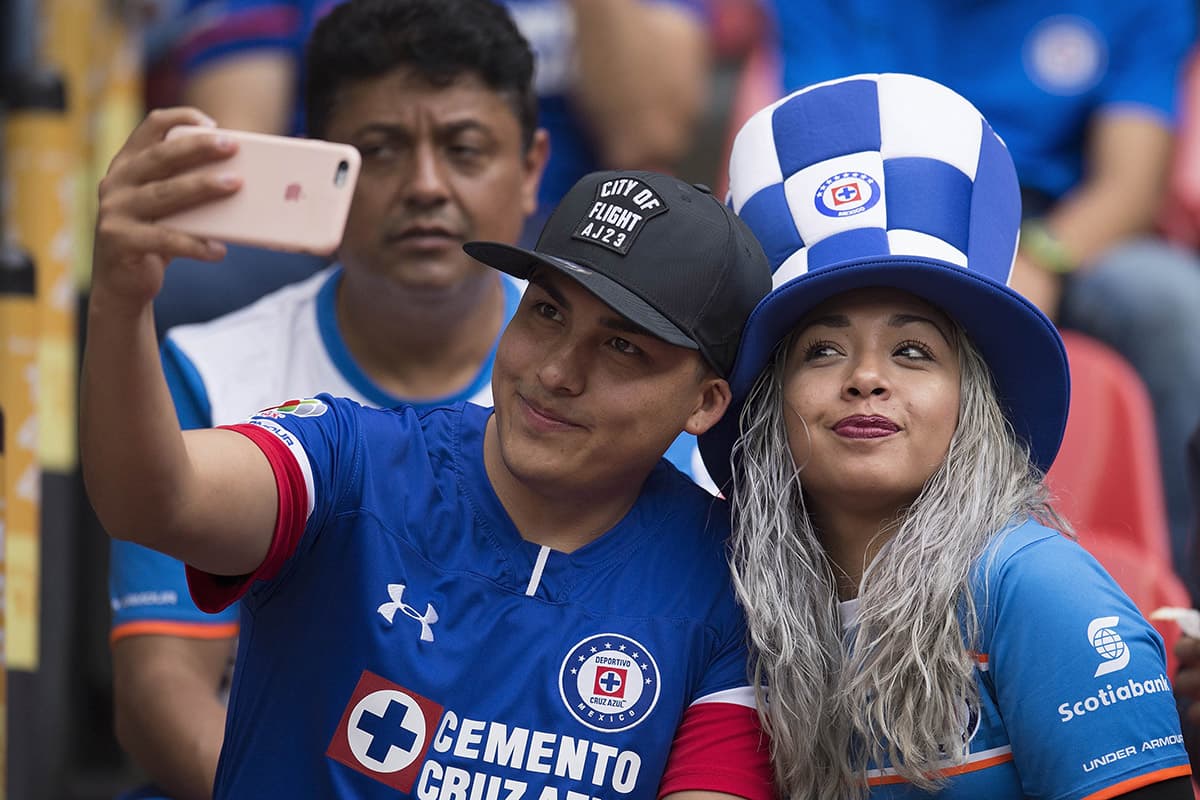 Fanáticos de Cruz Azul previo al encuentro ante León por la jornada 5 del Apertura 2018 de la Liga MX en el Estadio Azteca.
