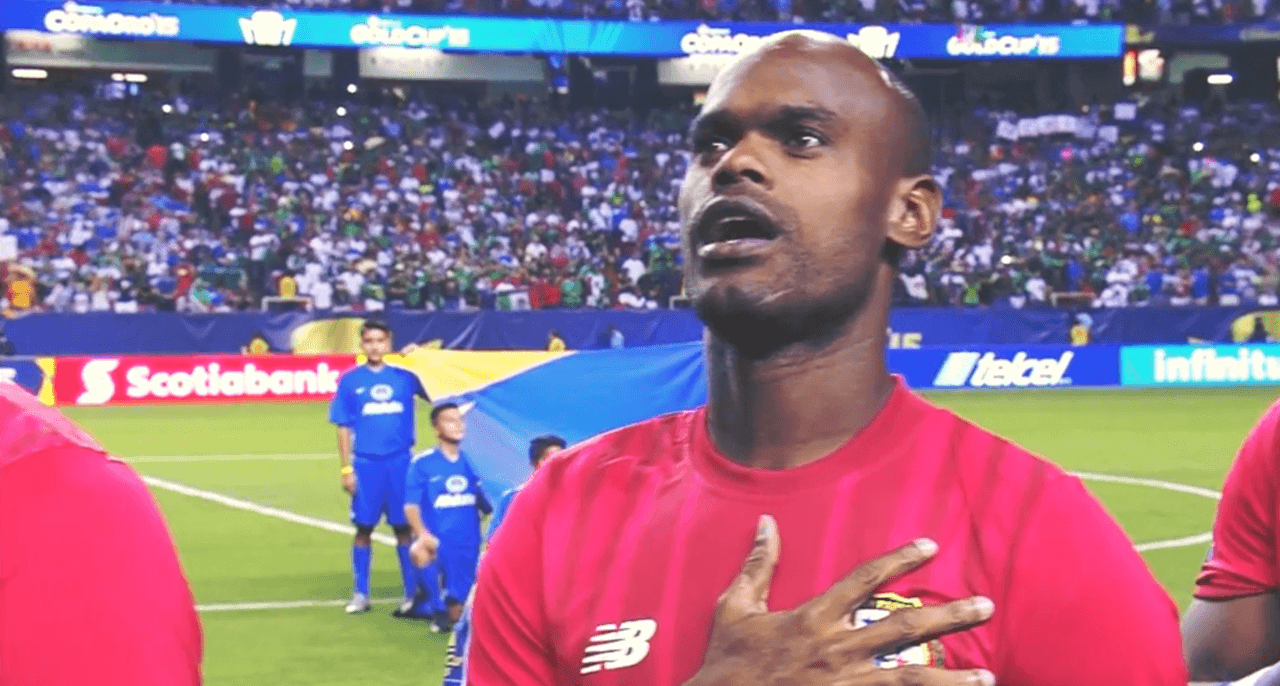 Otro himno y otra camiseta: Panamá en el corazón del defensa central de 32 años.
