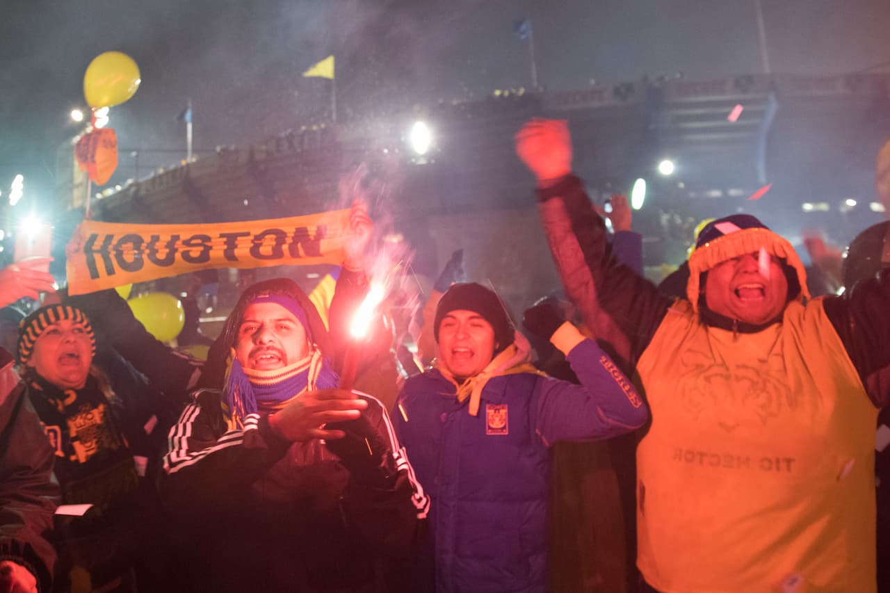 El color en la casa de los felinos norteños nos deja ver la pasión por el Clásico Regio en la final del Apertura 2017.