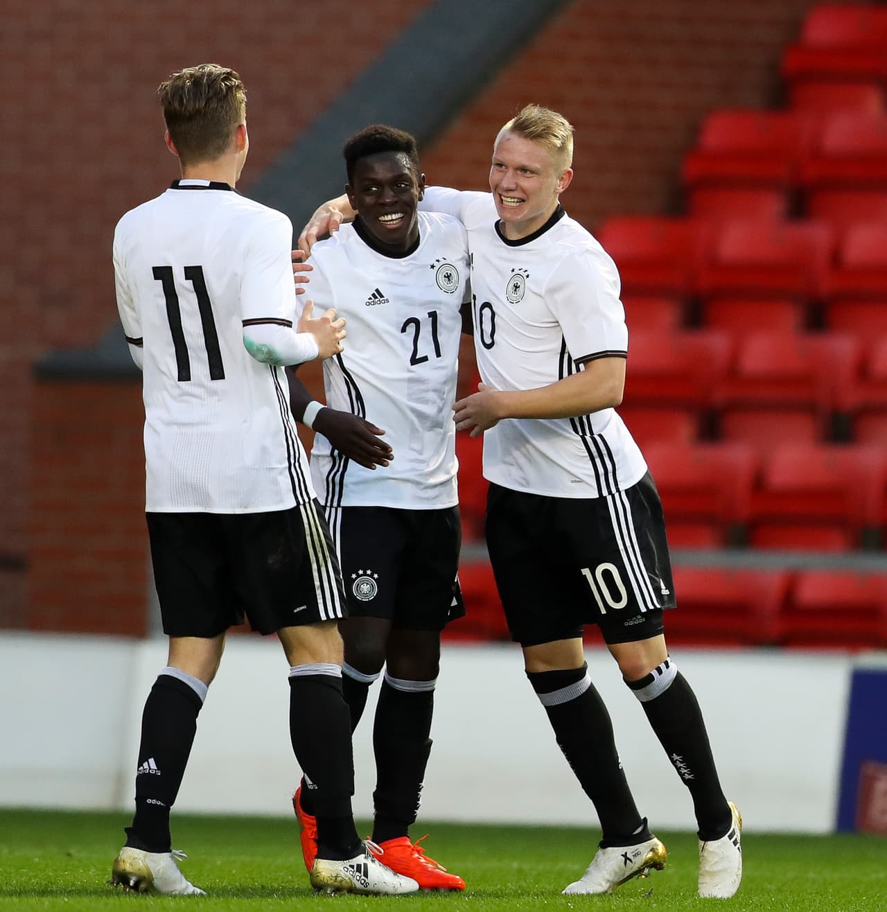 El equipo 'teutón' clasificó al Mundial al ganar el repechaje de la fase de grupos ante Holanda, al que superó desde los penales tras igualar 3-3.
