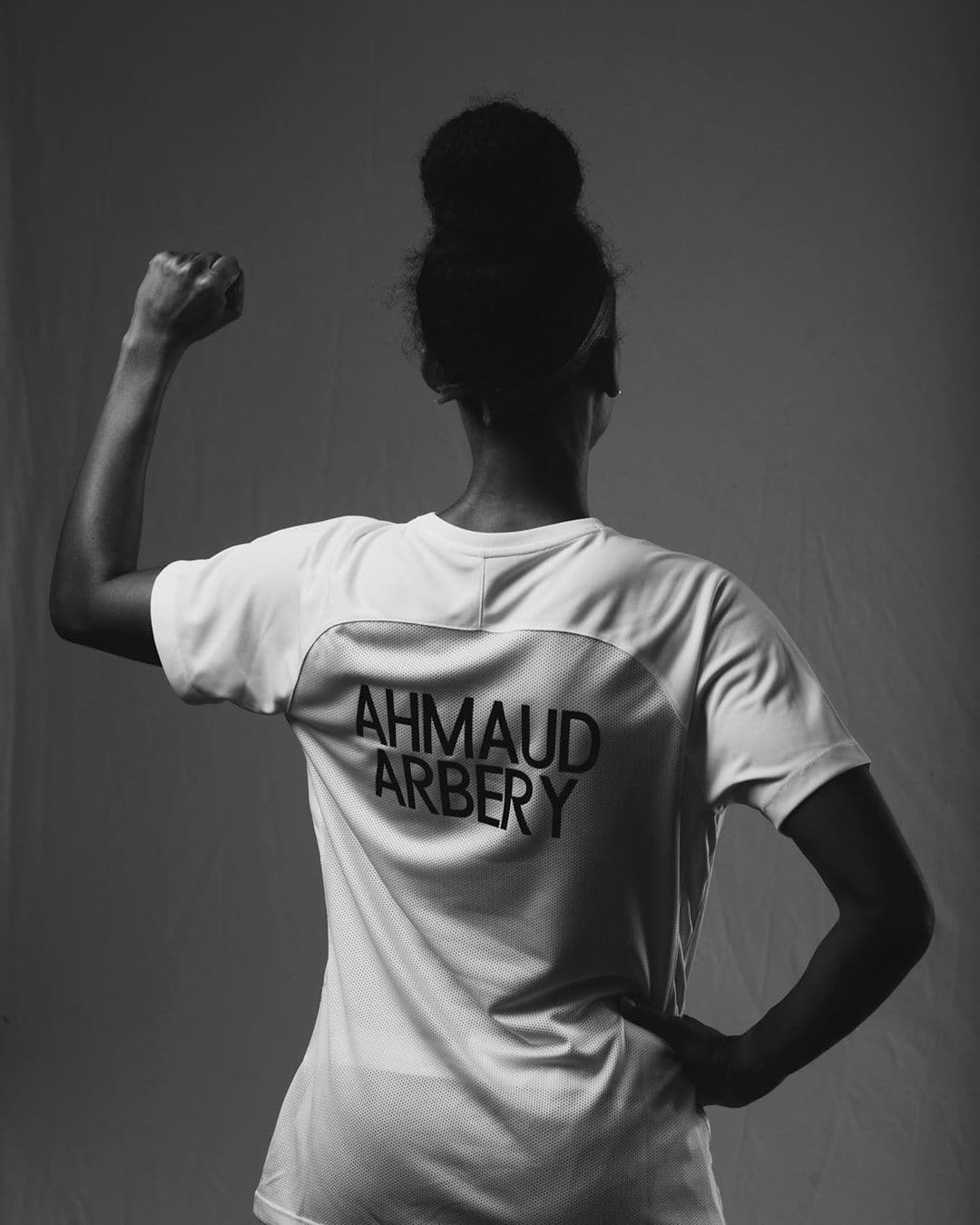 Murió a manos de un expolicía y su hijo, mientras él simplemente trotaba y hacía ejercicio.