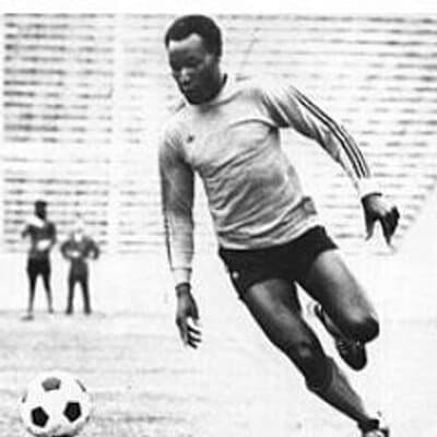 05 Godfrey Chitalu (Zambia): 79 goles en 111 encuentros