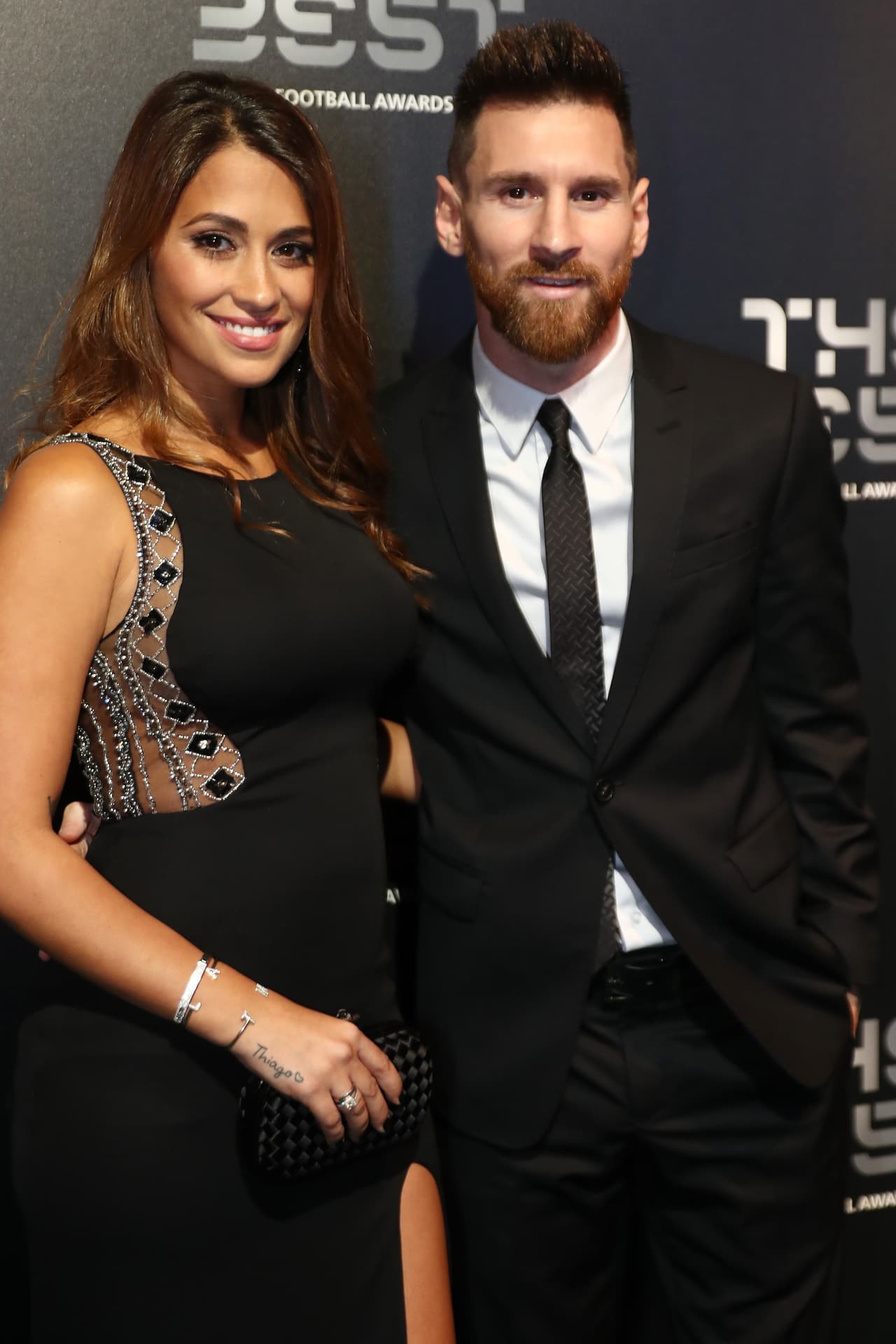 LONDON, ENGLAND - OCTOBER 23: Lionel Messi and wife Antonella Roccuzzo arrive for The Best FIFA Football Awards - Green Carpet Arrivals on October 23, 2017 in London, England. (Photo by Bryn Lennon/Getty Images)