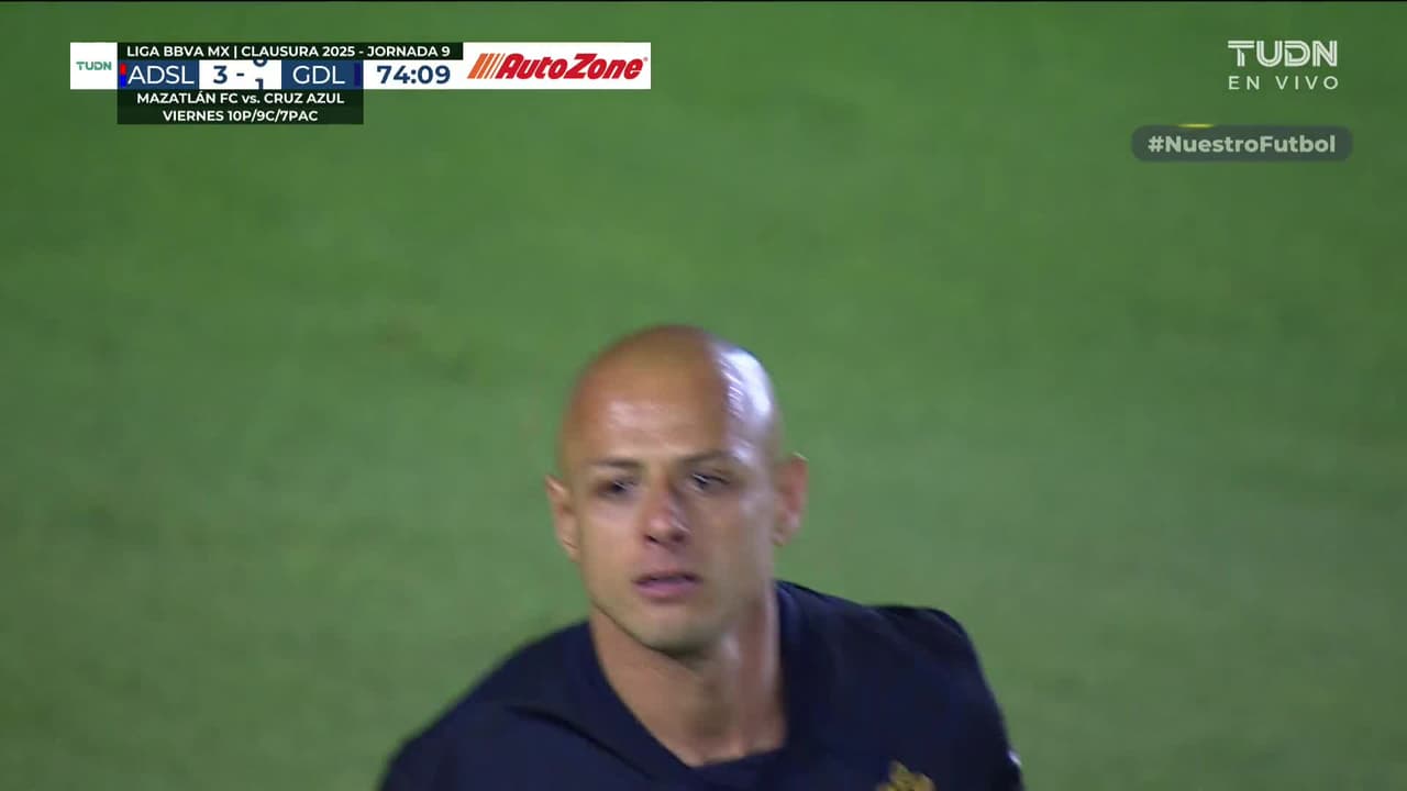 Chicharito hace golazo desde el saque vs. San Luis