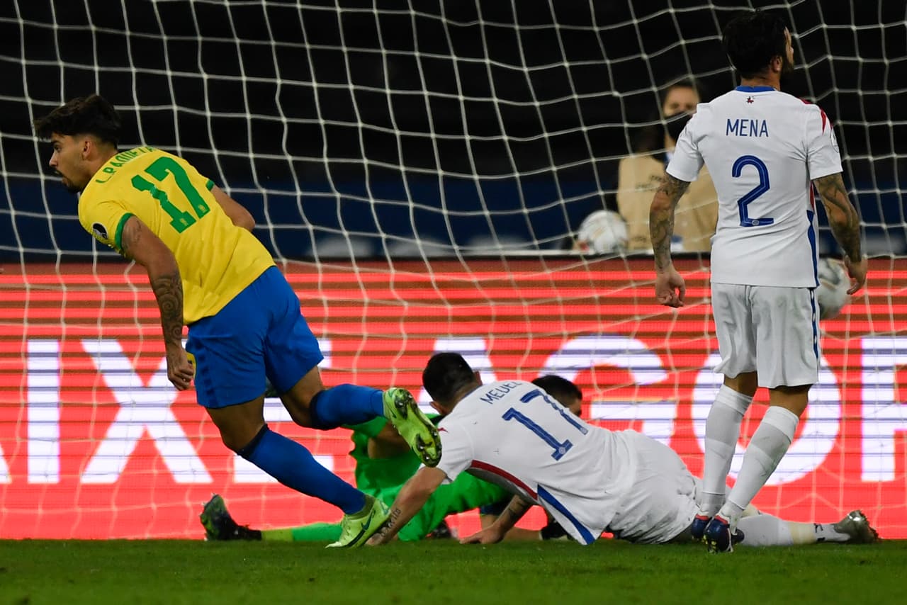 Un descuido en la última línea chilena complicaba todo lo bien hecho en los pasados 45 minutos.