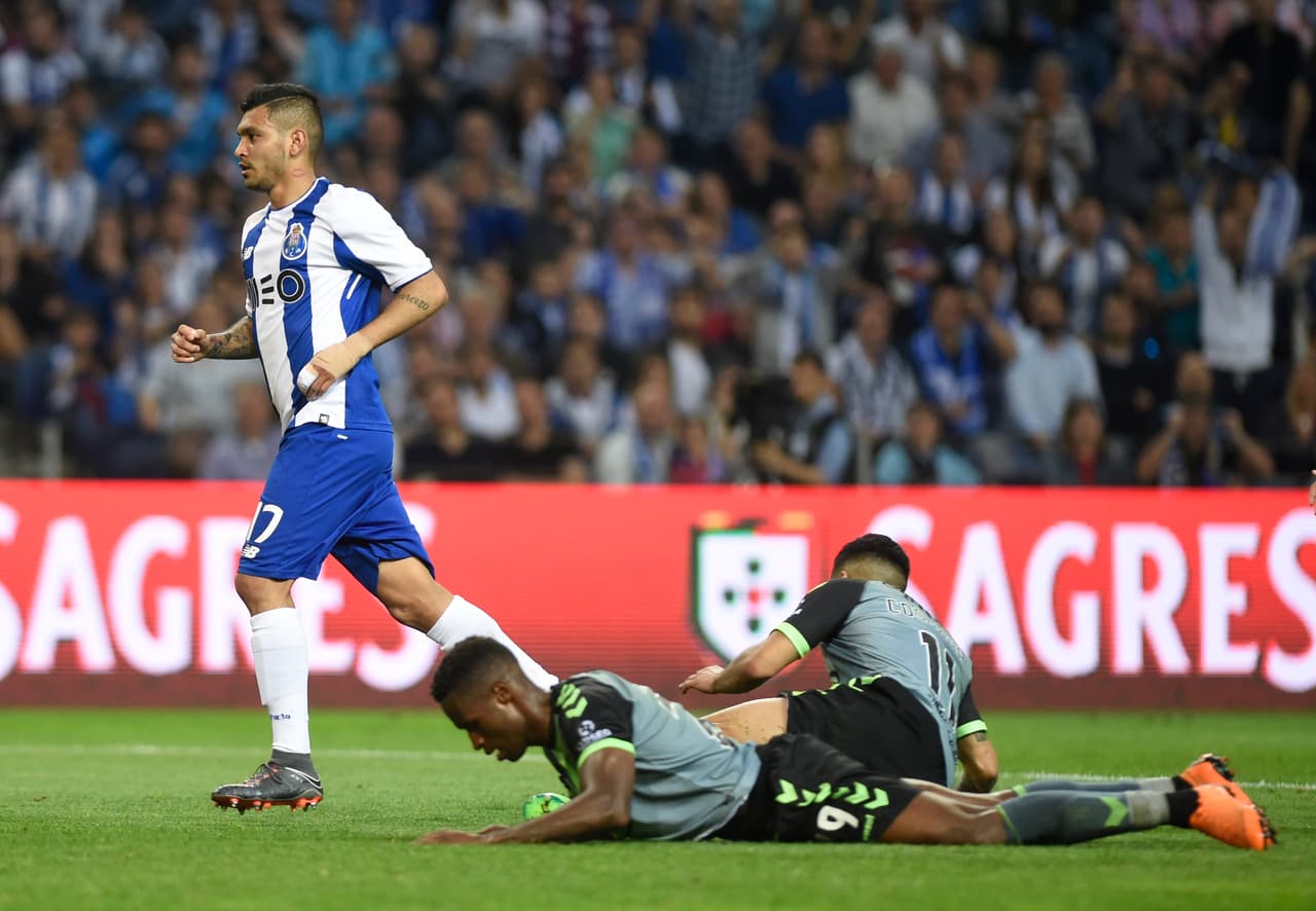<b>Jesús Corona: </b>el 'Tecatito' fue titular del Porto en el triunfo por 5-1 sobre Vitoria Setubal (parcial) y anotó uno de los goles del Dragao. Suma dos anotaciones en esta edición de la Liga NOS.